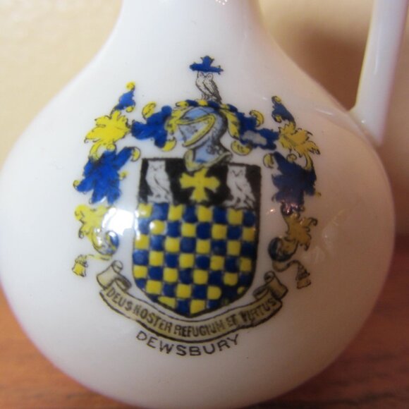 W.H. Goss crested heraldry china vintage Dewsbury (GC040 Grace) - Picture 3 of 12